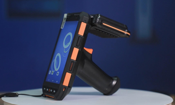 PDA数据采集器用于服装行业,扫二维码、条形码出入库盘点 PDA数据采集器用于服装行业,扫二维码、条形码出入库盘点